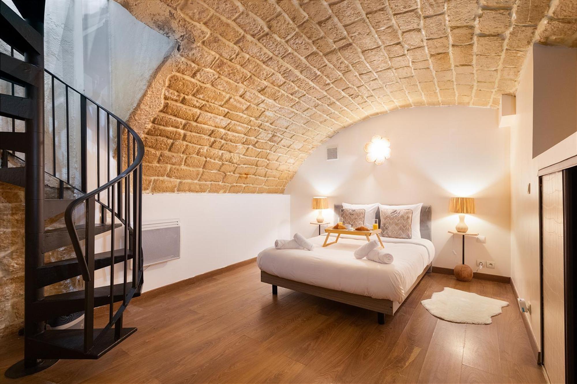 Appartement Et Chaleureux 17eme *