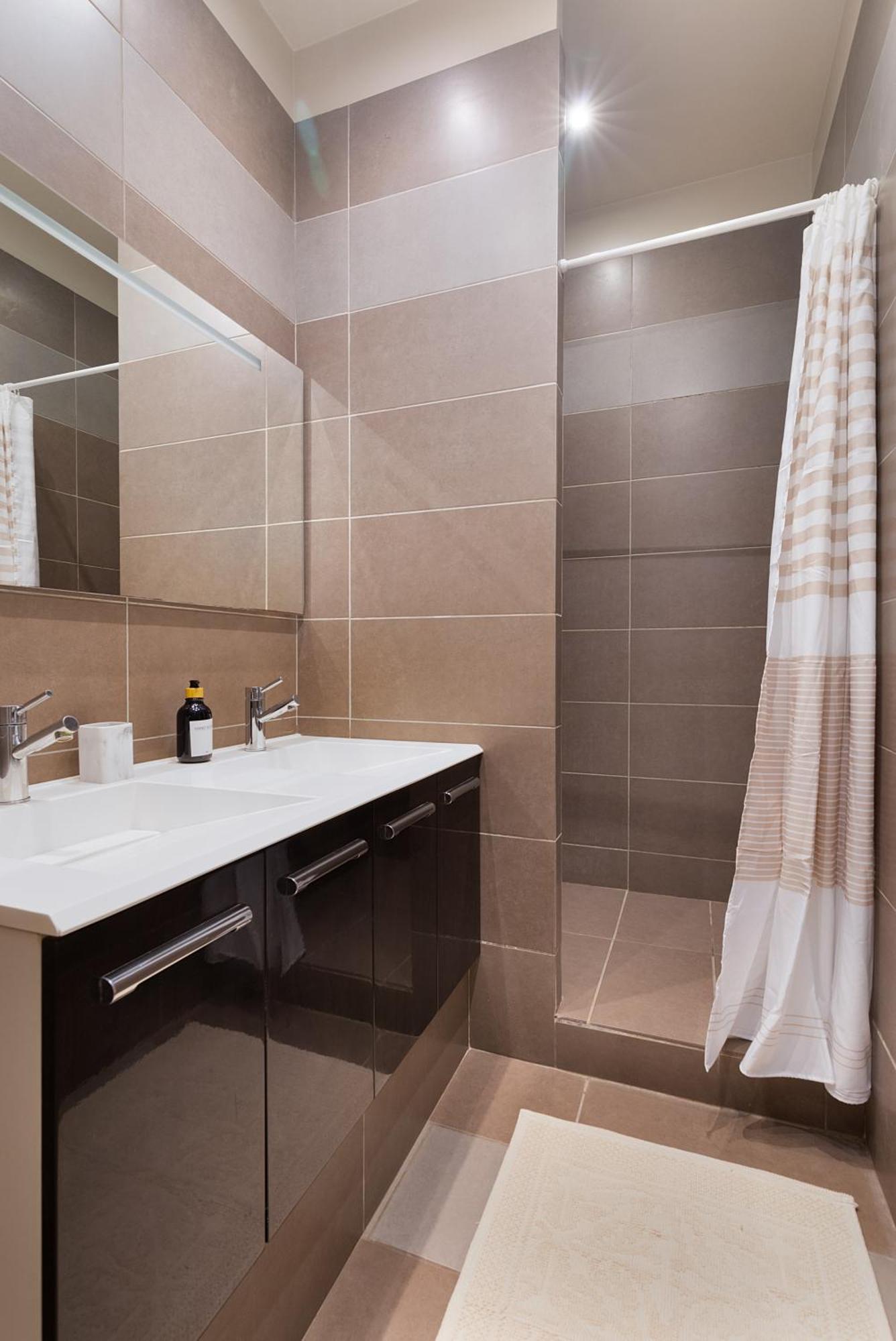 Appartement Et Chaleureux 17eme *